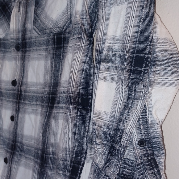 THERE ABOUTS Boys shirt in good condition Absolutely no rips or tears. - Picture 2 of 3